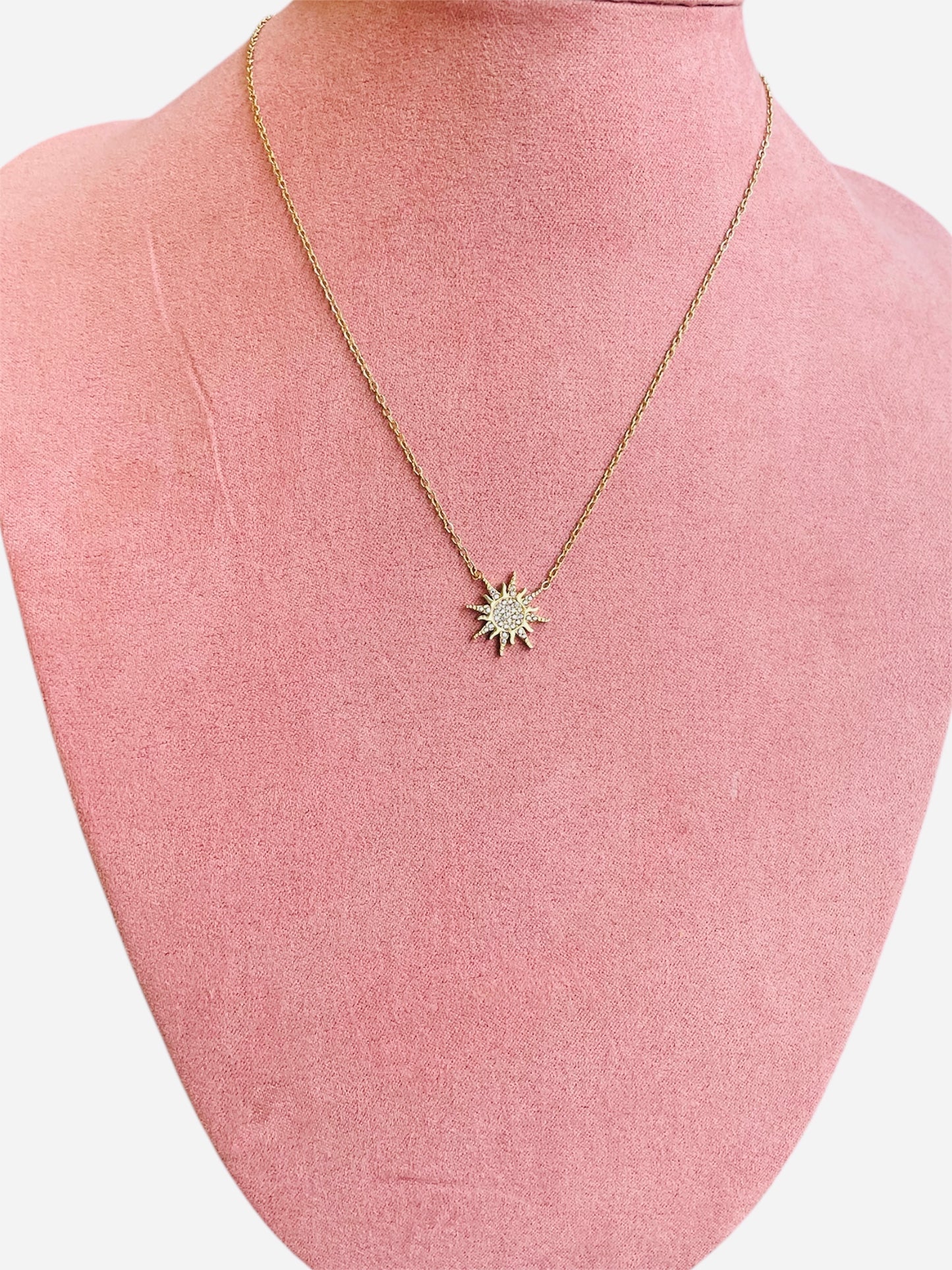 Collier doré soleil strass