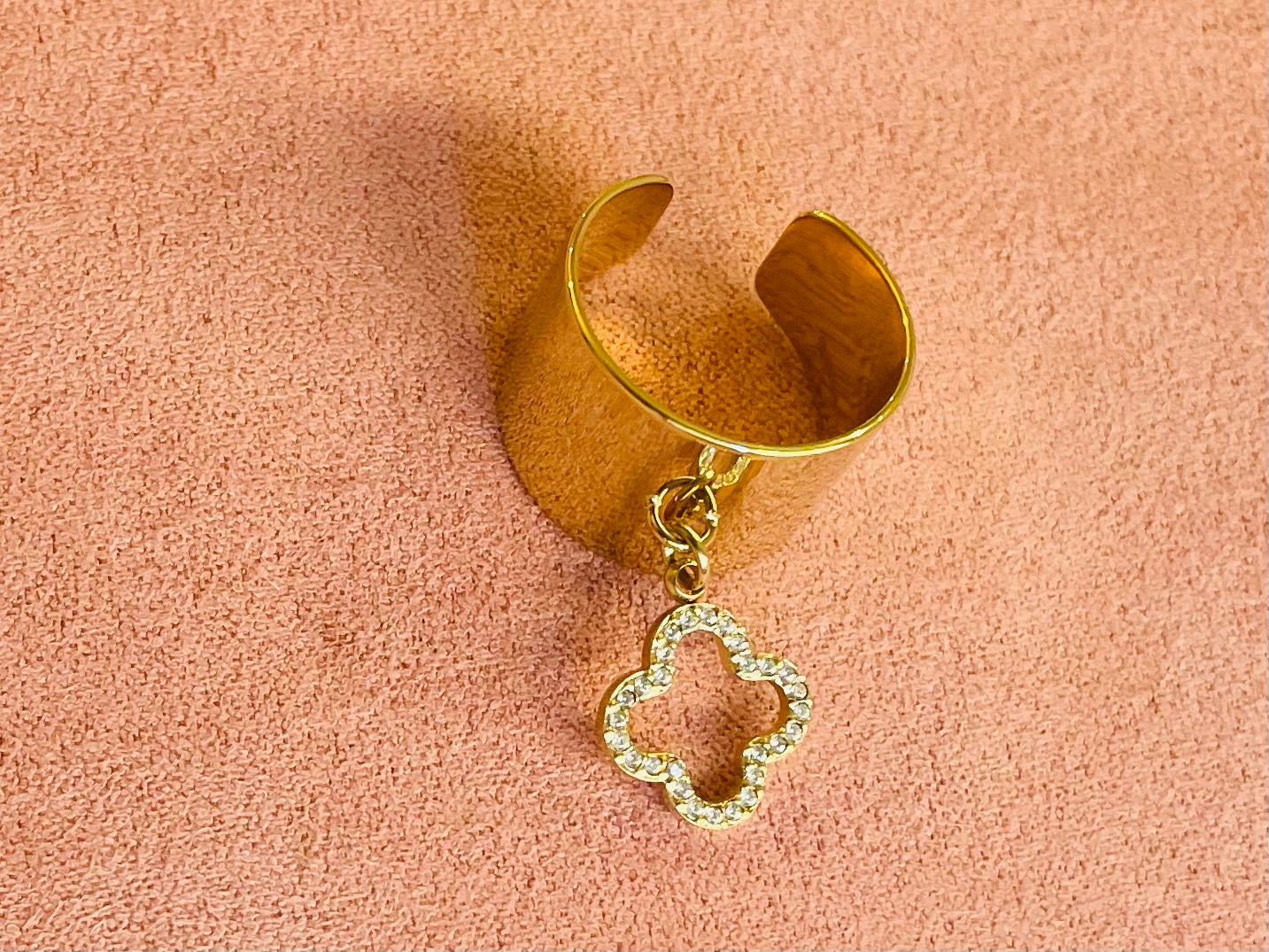 Bague dorée trèfle strass