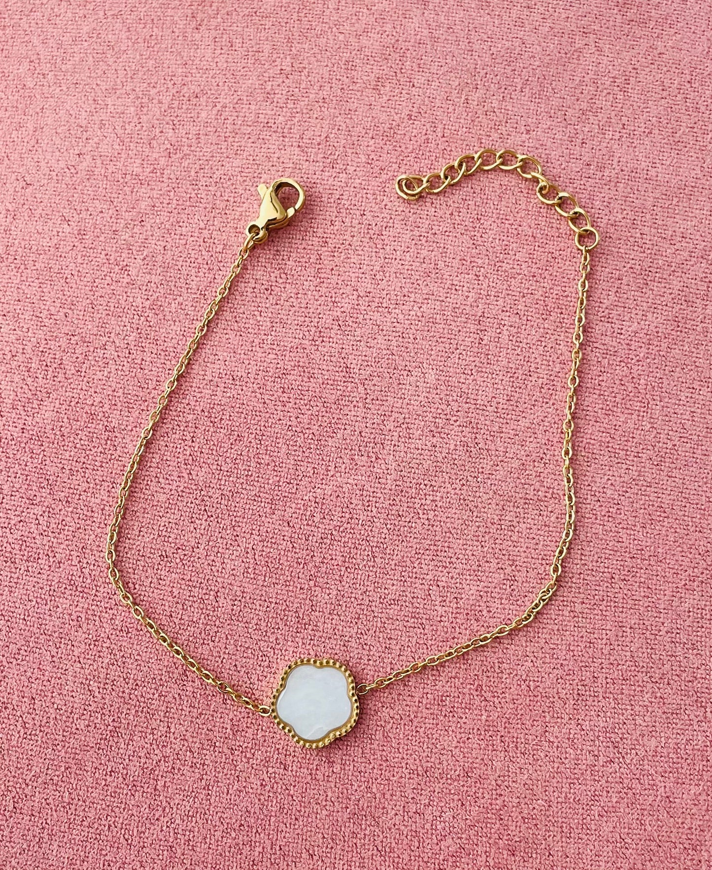 Bracelet doré trèfle