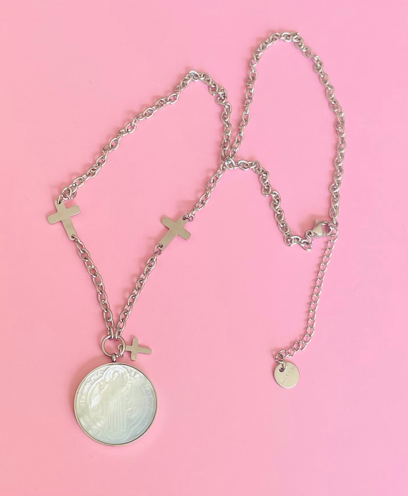 Collier argenté croix