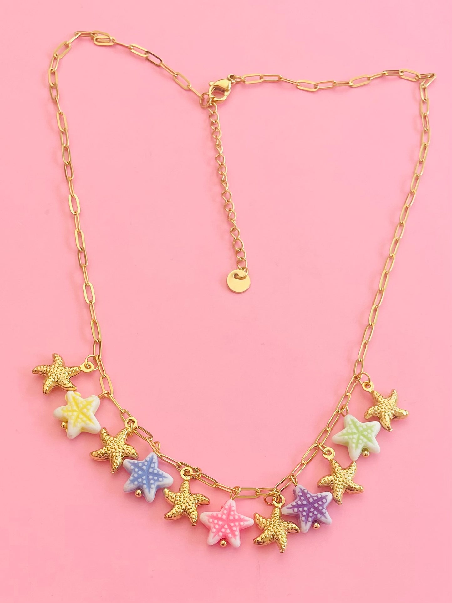 Collier doré étoiles de mer multicolore