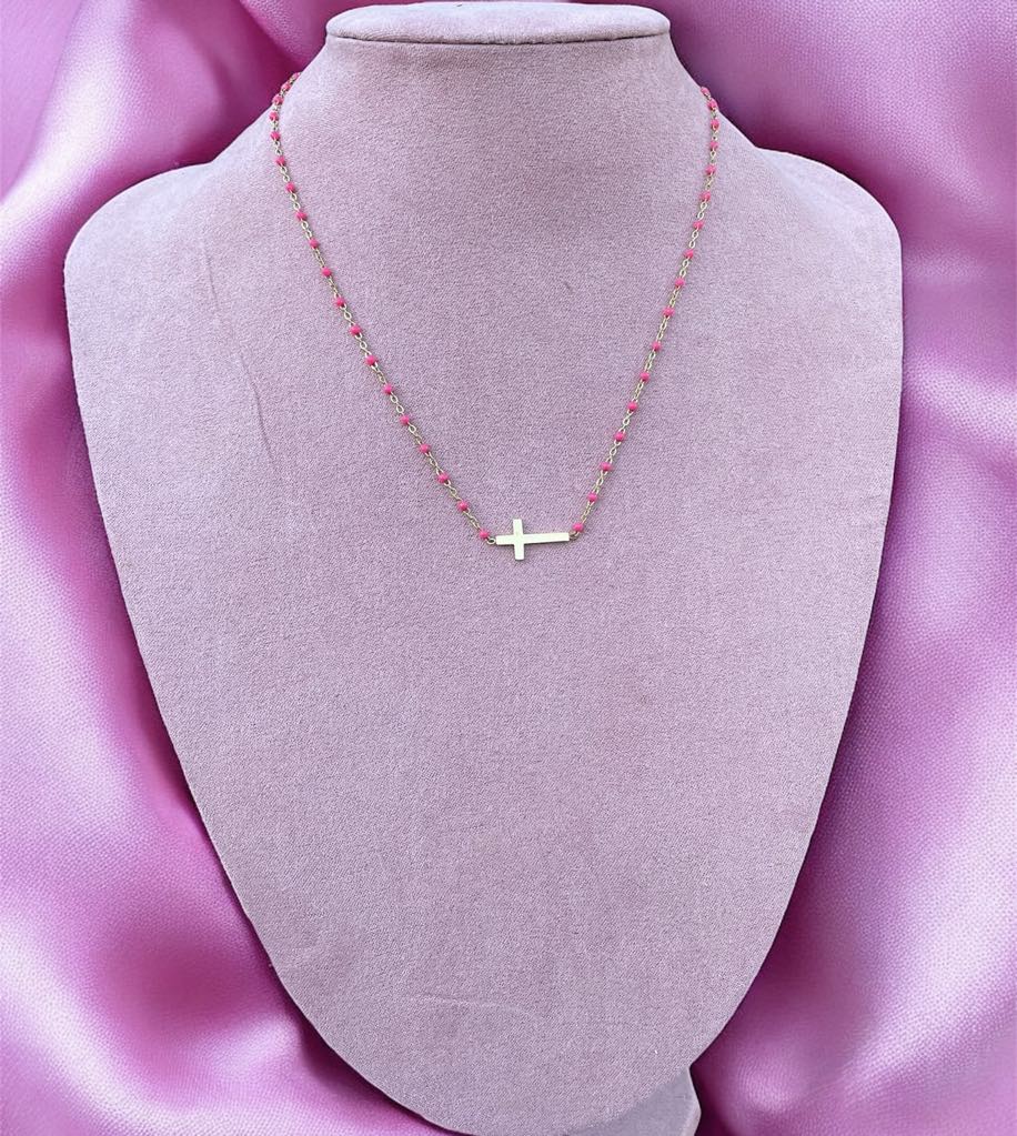 Collier doré croix