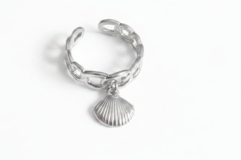 bague argentée coquillage