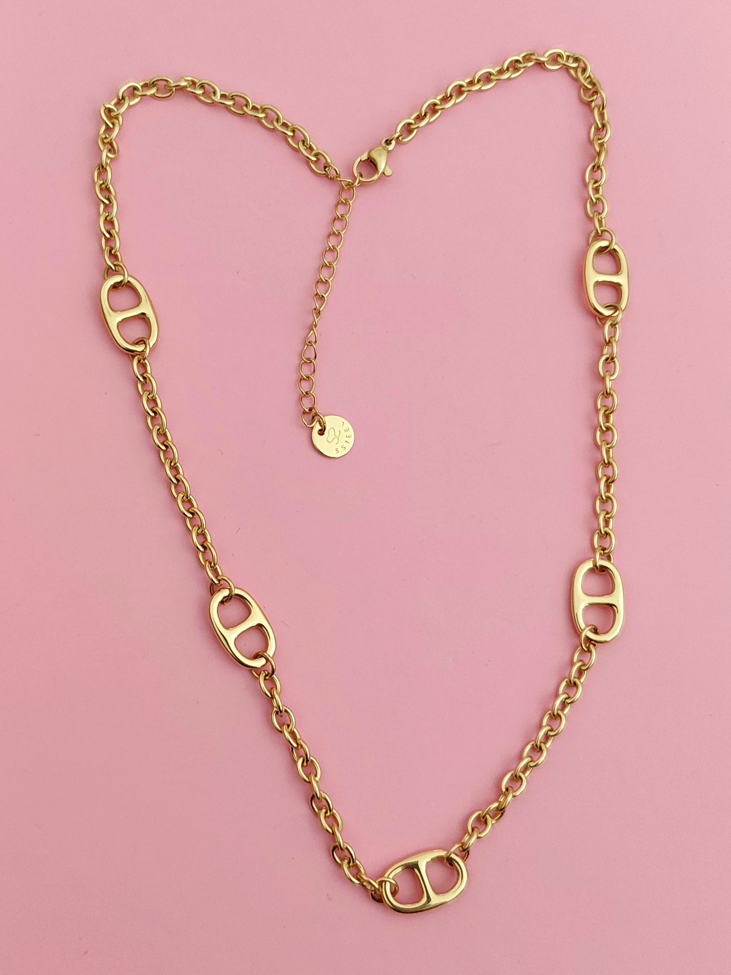 Collier doré mailles marine