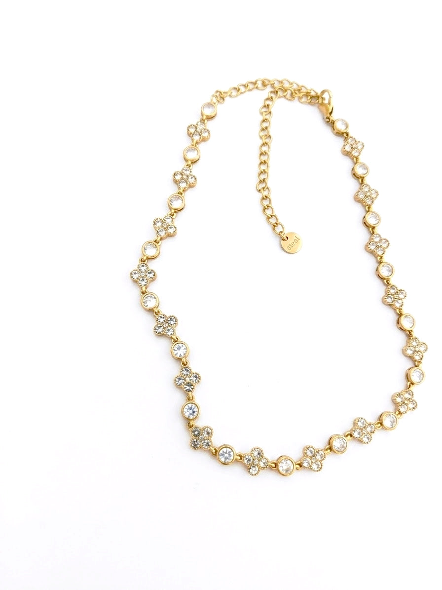 Collier doré ✨ stock limité 🩷 🦋