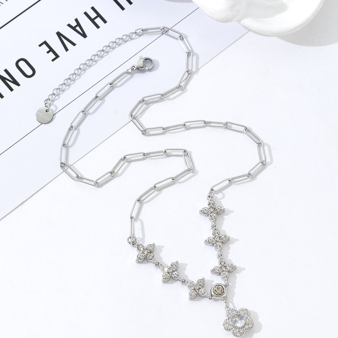Collier argenté fleurs