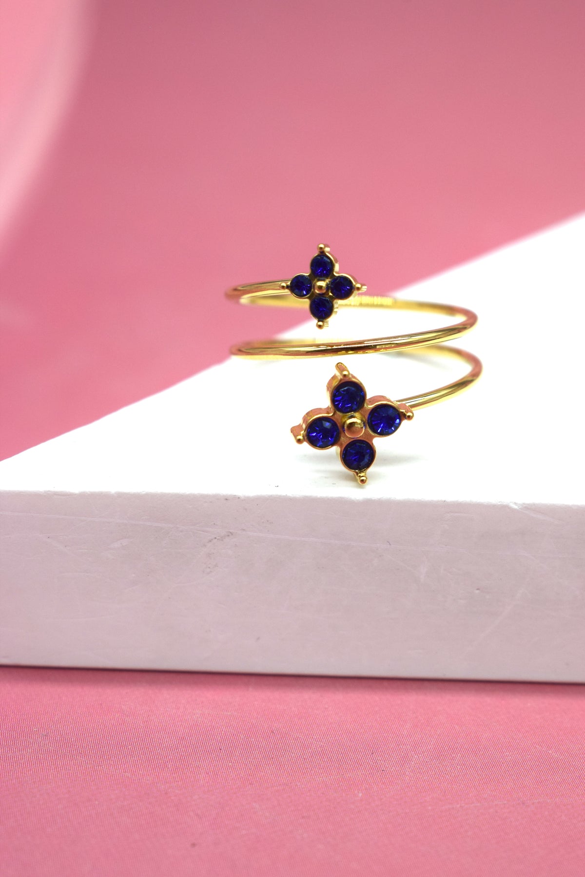 Bague dorée bleu