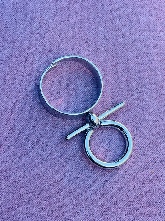 Bague argentée toggle
