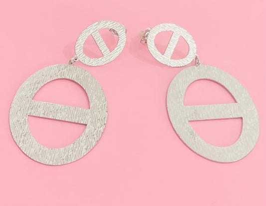 Boucles d’oreilles argentées mailles marine ✨