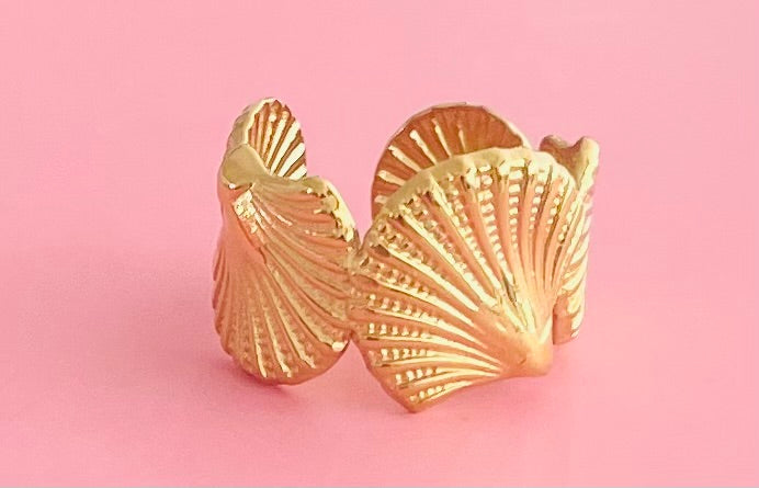 Bague dorée coquillages