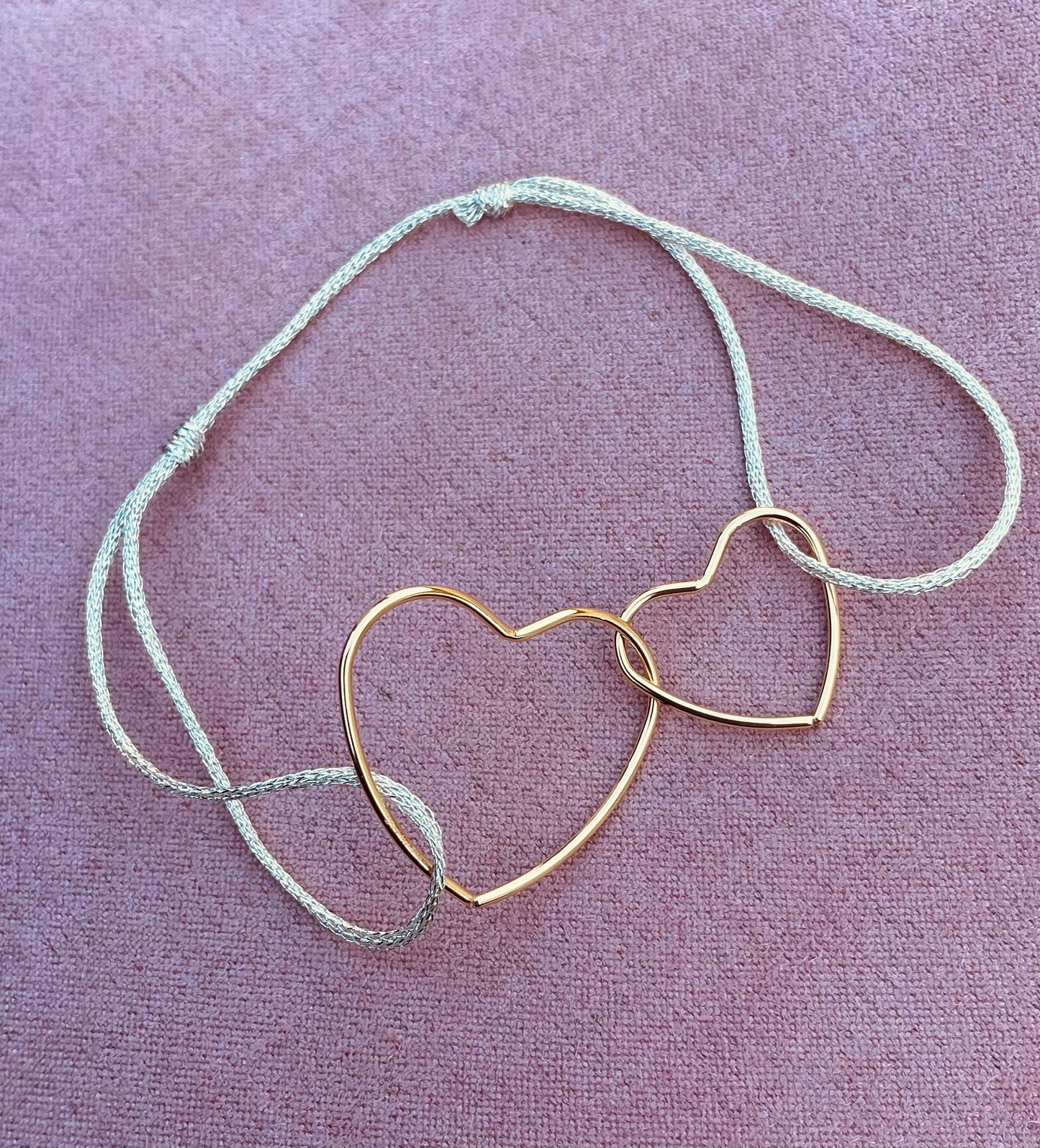 Bracelet doré cœurs cordon