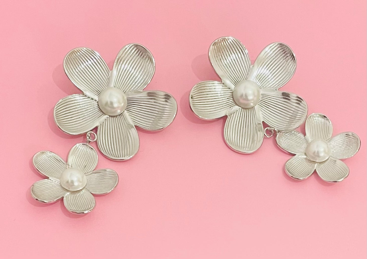 Boucles d’oreilles argenté fleurs✨🎀