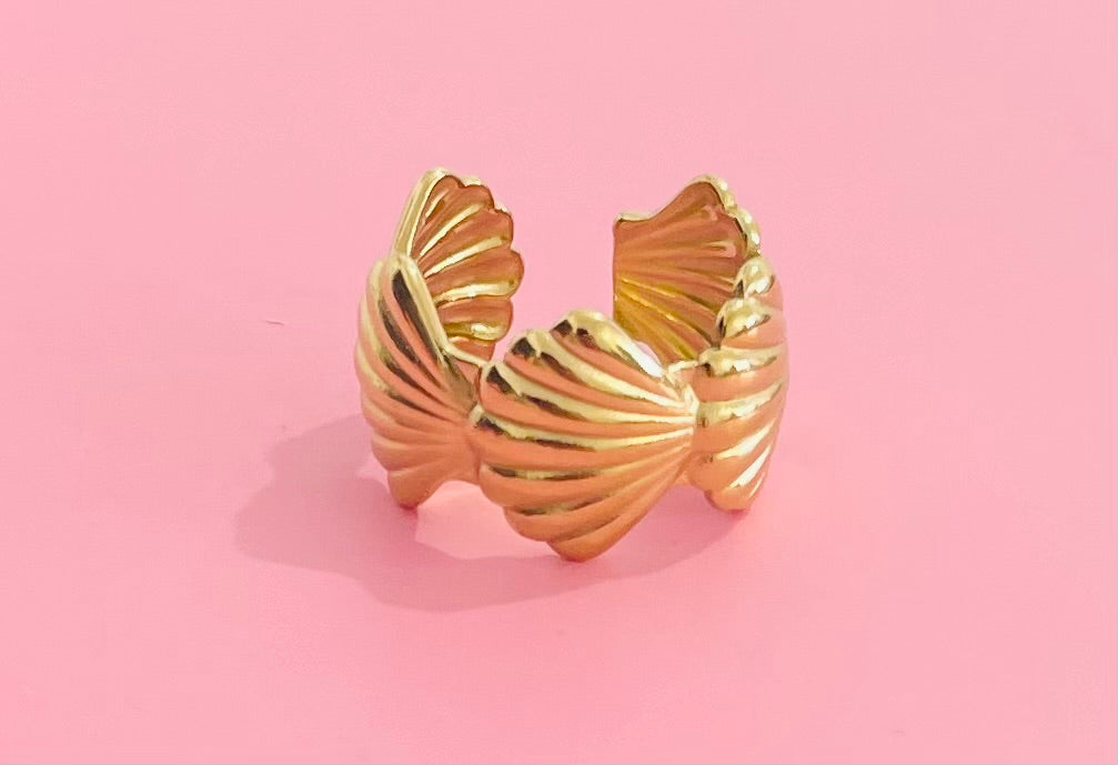 Bague dorée coquillages