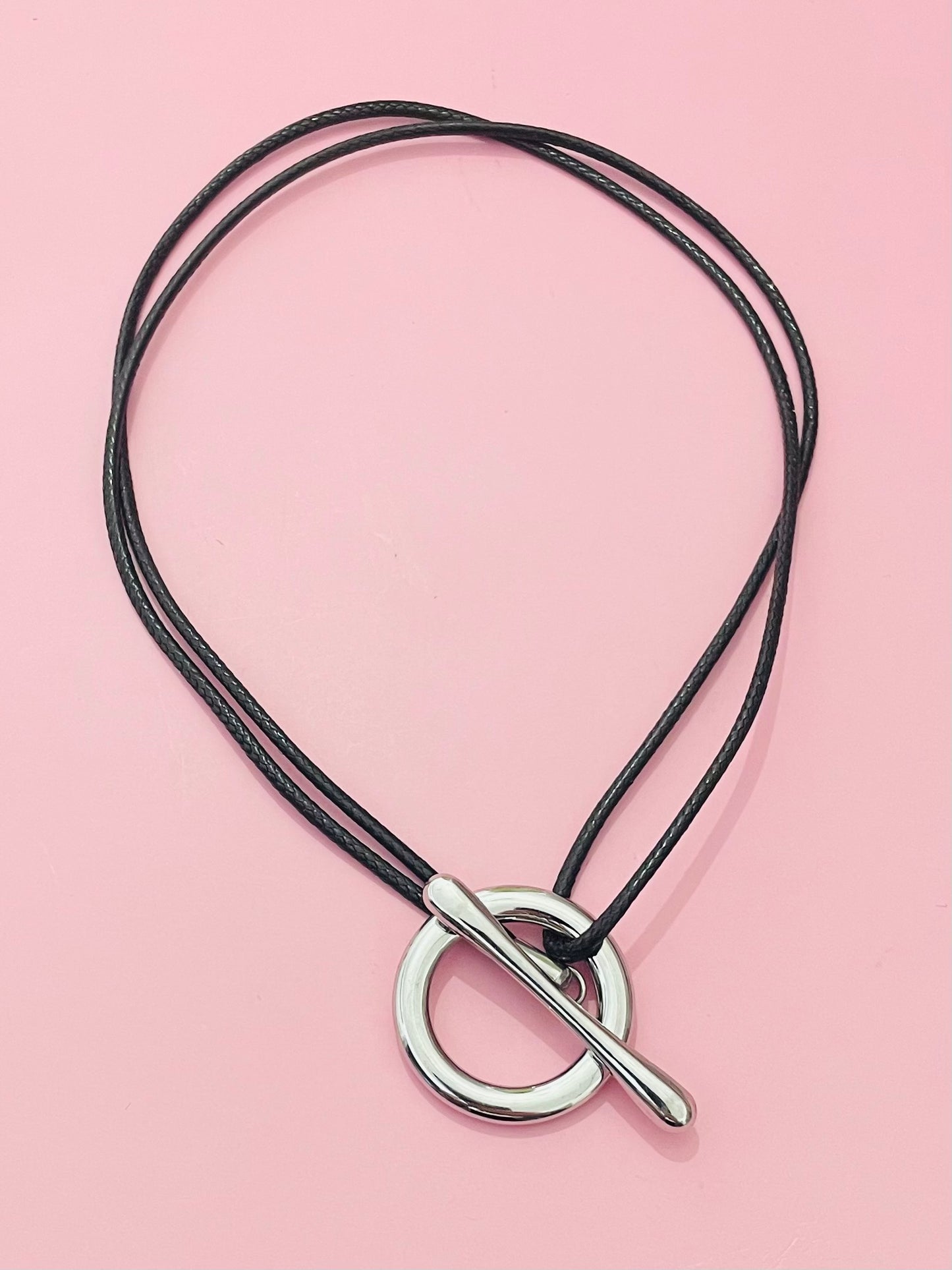 Collier argenté toggle