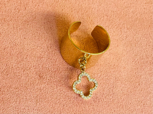Bague dorée trèfle strass