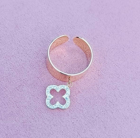 Bague dorée trèfle strass