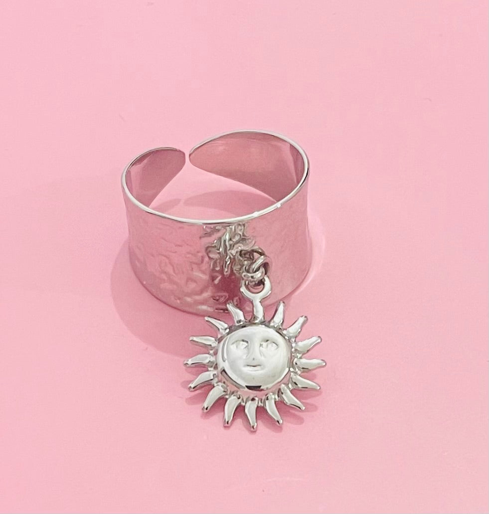 Bague argentée soleil