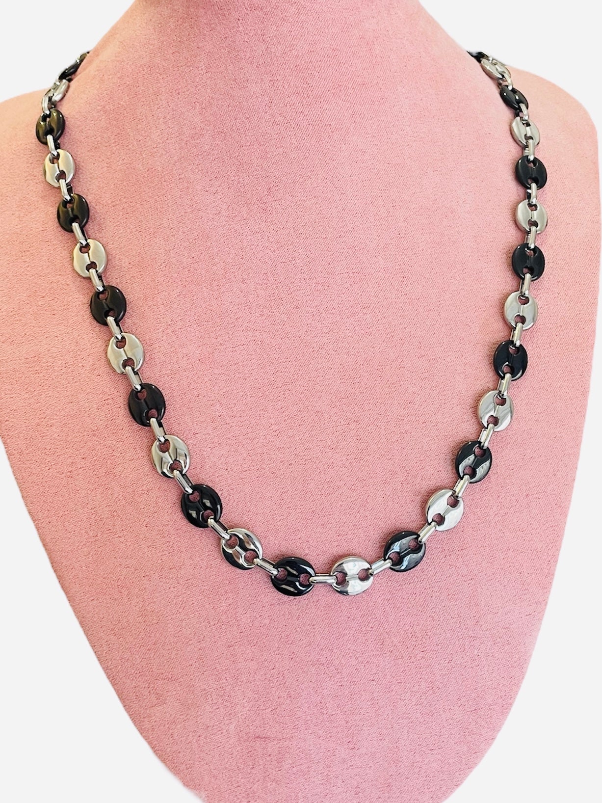 Collier graines de café noir et argentés