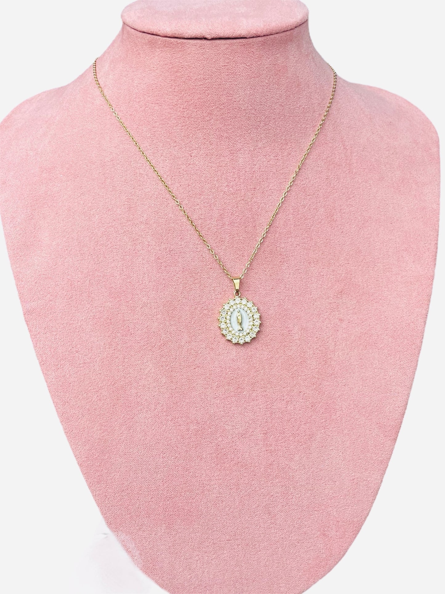 Collier doré vierge strass