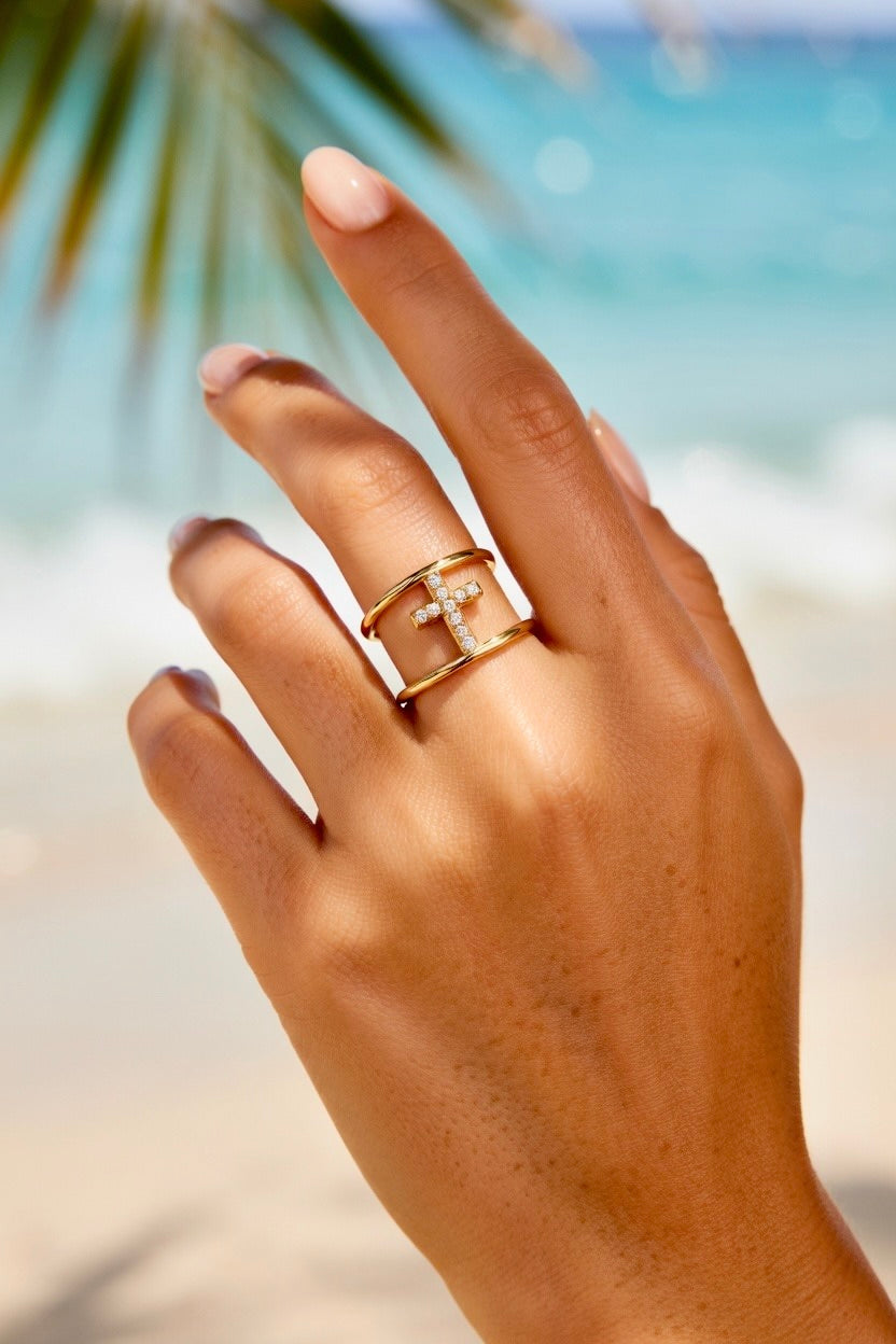 Bague dorée croix
