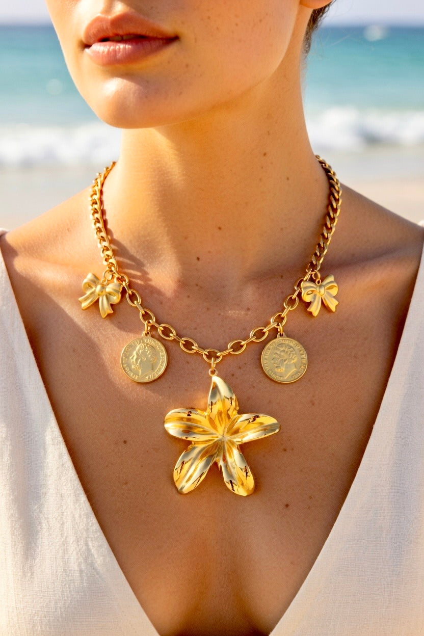 Collier doré fleurs pièces