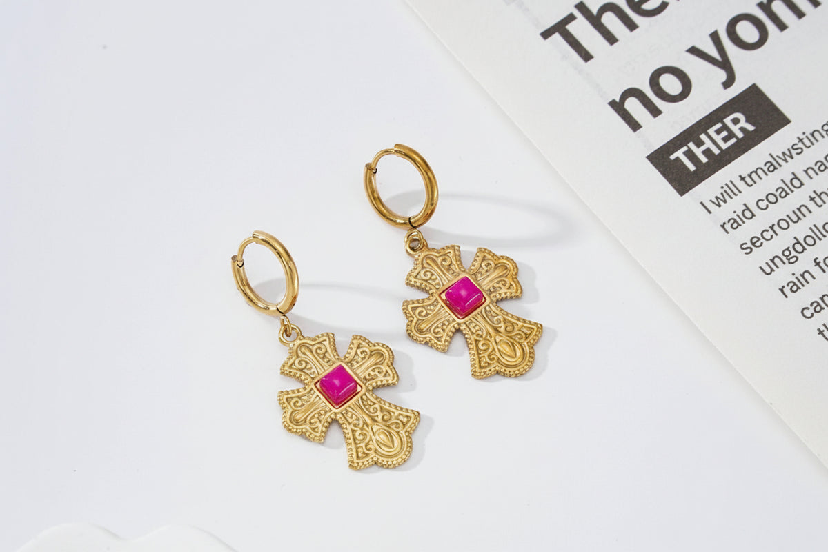 Boucles d'oreilles dorées fushia croix