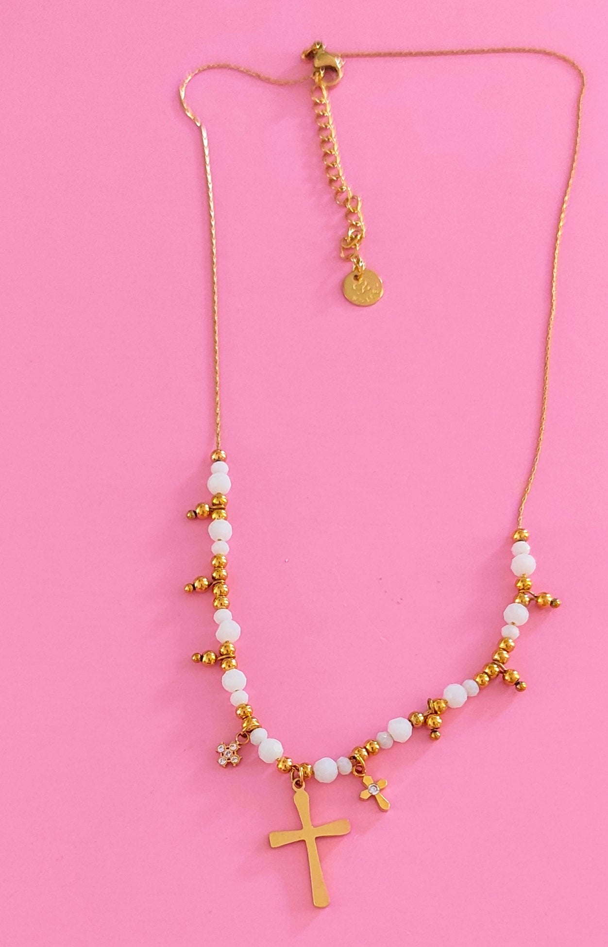 Collier doré croix