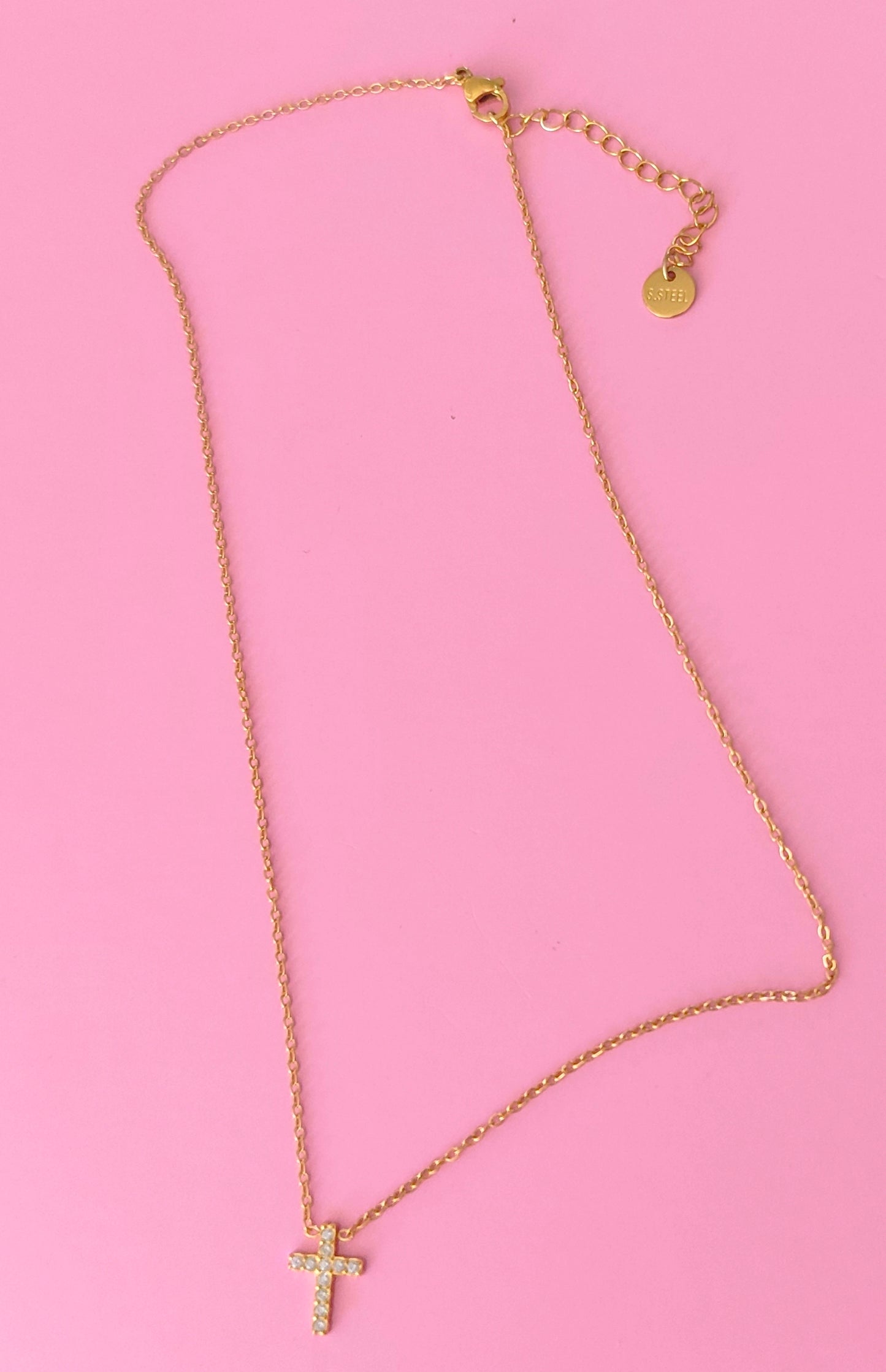 Collier doré croix