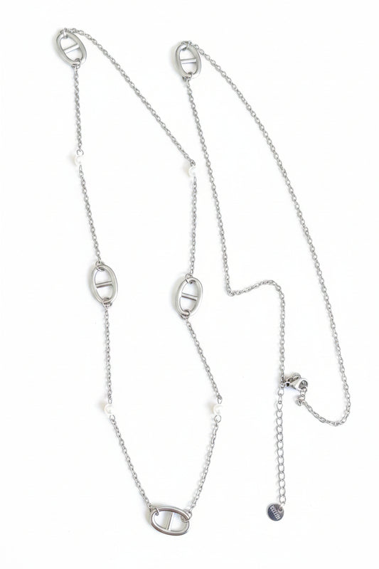 Sautoir argenté mailles marine perles blanches
