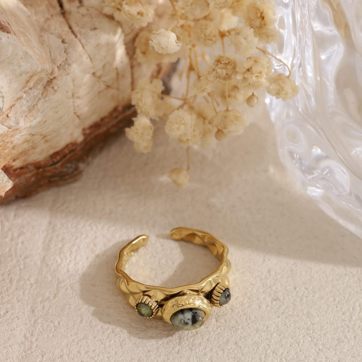 Bague dorée Pin africain